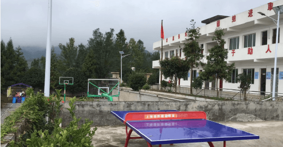 上海英科实业有限公司支援西部贫困地区学校的修建